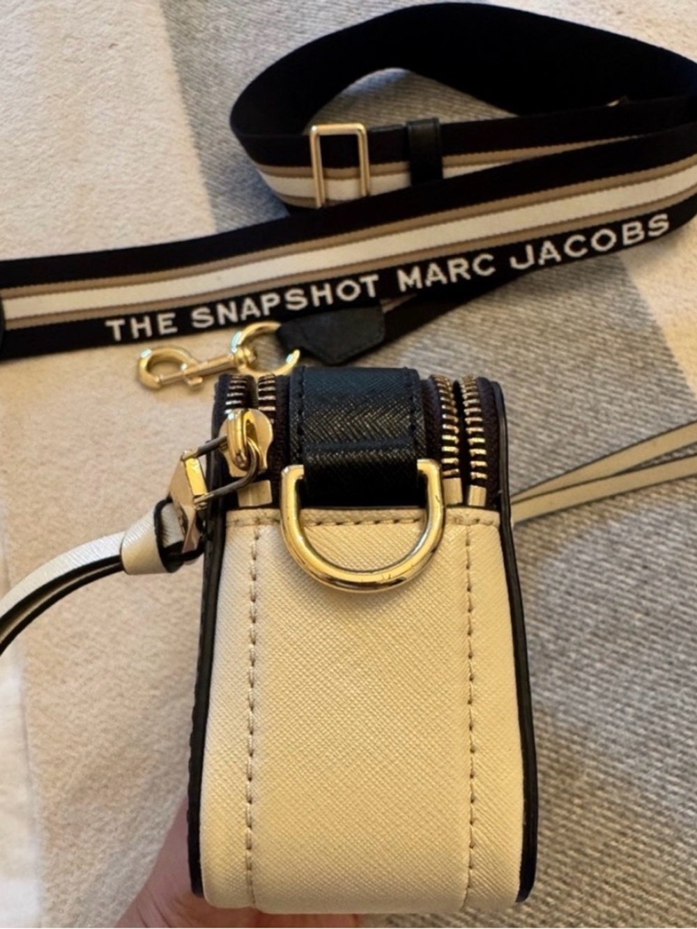 Marc Jacobs Cream and Black Snapshot Crossbody - Dust bag included! - Picture 4 of 11
